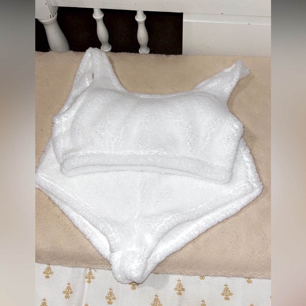 brand new pink and white sleep wear.